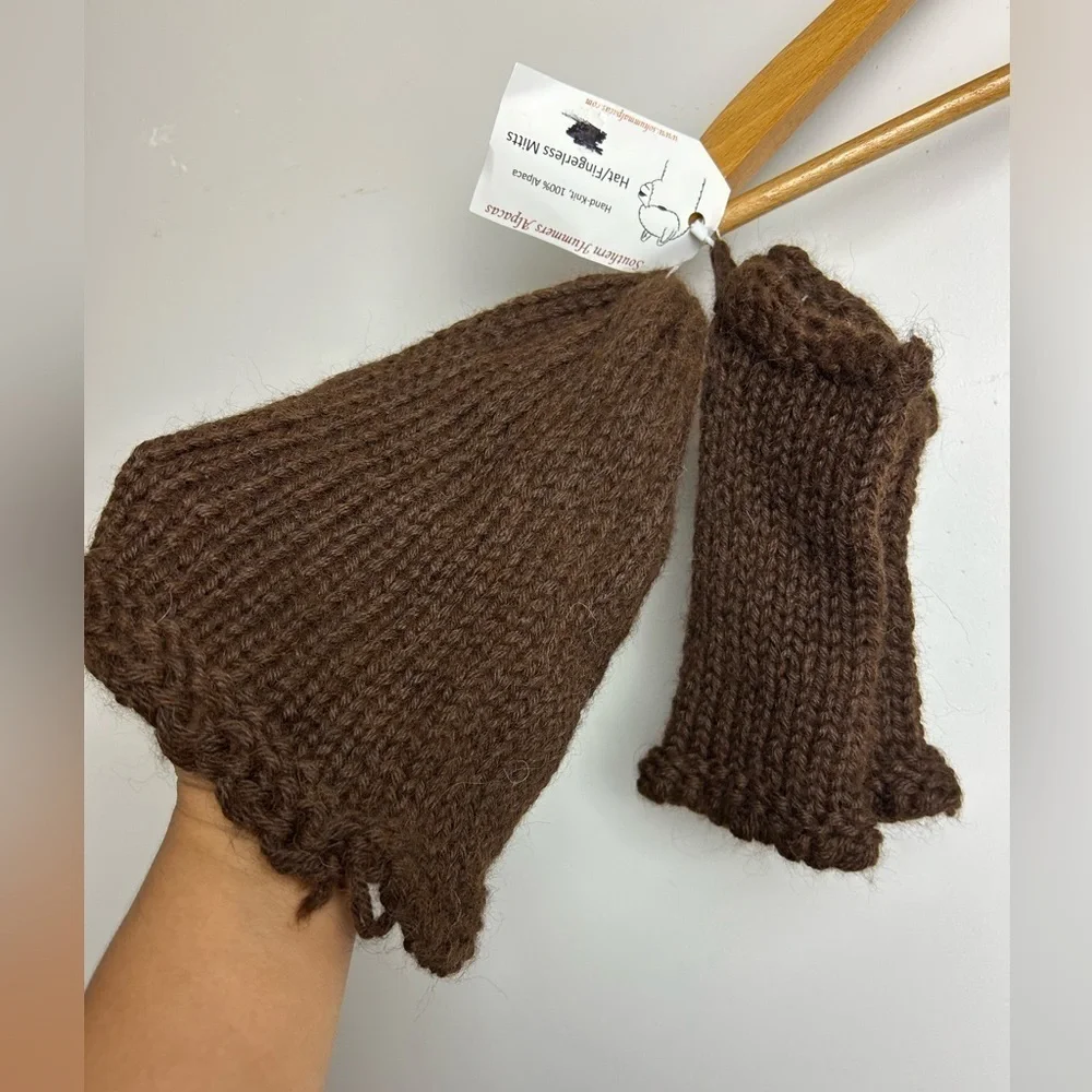 NWT 100% Alpaca Hand Made Knit Set of Beanie and‎ Mitts Minimalist Classic cozy